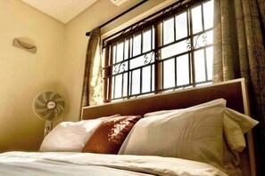 3 bedrooms, iron/ironing board, Internet