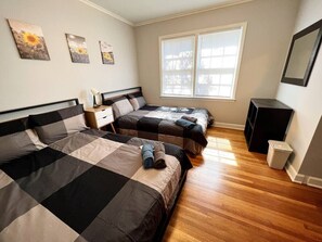 3 bedrooms, iron/ironing board, free WiFi, bed sheets