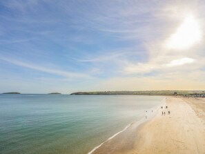Una playa cerca