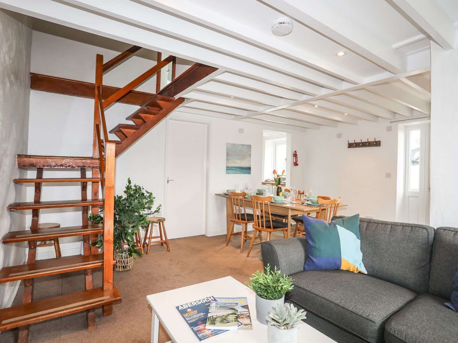 المنشأة من الداخل