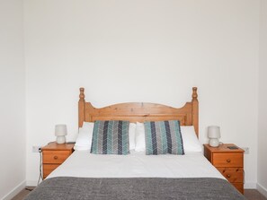 2 dormitoris, decoració individual i mobiliari individual 