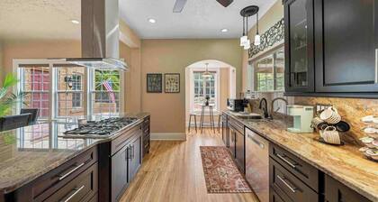 3/2 Luxury Spanish Villa + Pool + Pet Friendly