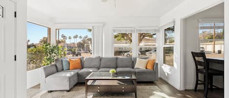 Televisión y chimenea