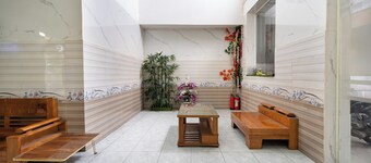 Collection O District 12 -Mau Tim Hotel