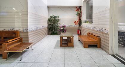 Collection O District 12 -Mau Tim Hotel