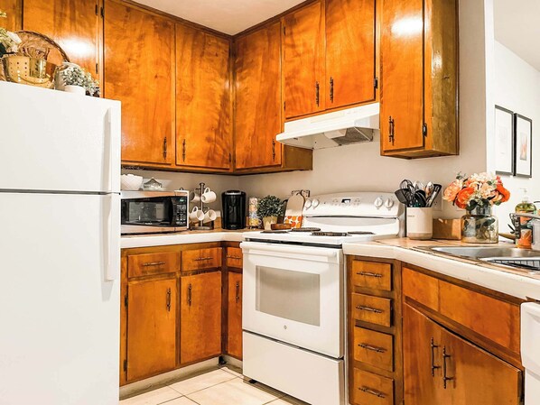 Fridge, microwave, oven, stovetop