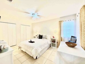1 slaapkamer, een strijkplank/strijkijzer, wifi, beddengoed