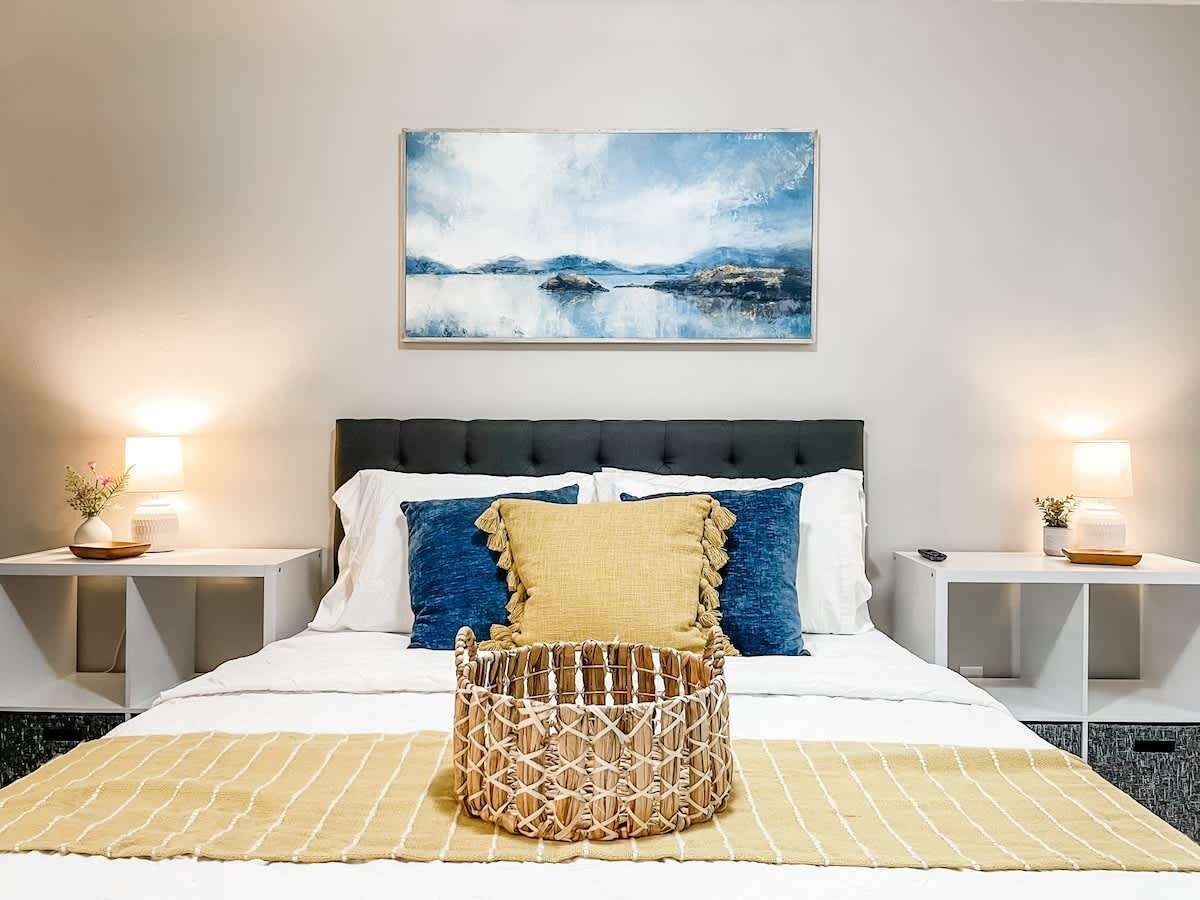 3 slaapkamers, een strijkplank/strijkijzer, wifi, beddengoed