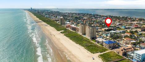 Plage à proximité, chaises longues