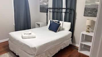 4 habitaciones, tabla de planchar con plancha, wifi y ropa de cama