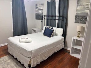 4 habitaciones, tabla de planchar con plancha, wifi y ropa de cama 