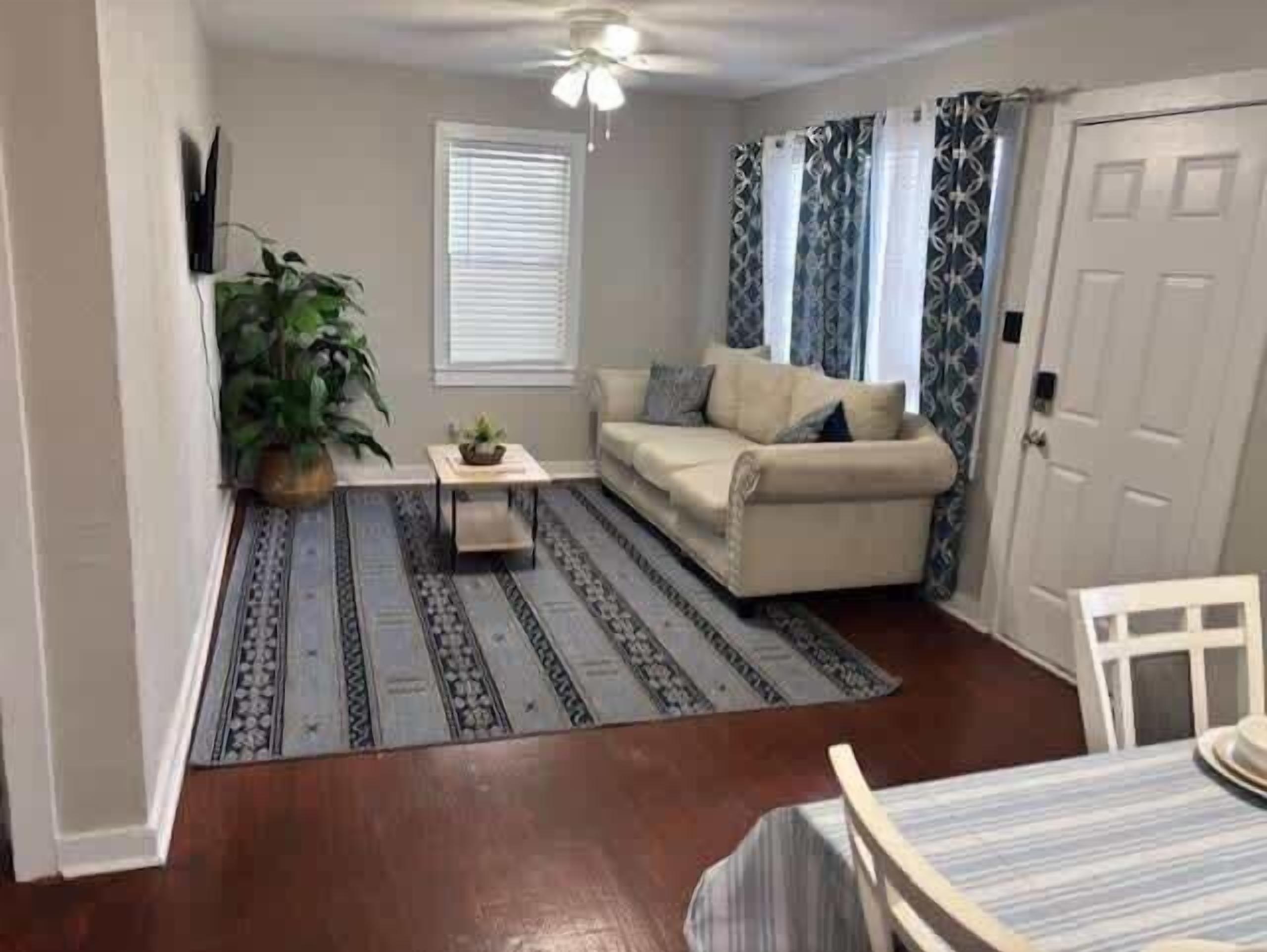 Televisión y oficina 