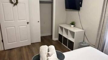 4 makuuhuonetta, silitysrauta/-lauta, Wi-Fi, vuodevaatteet