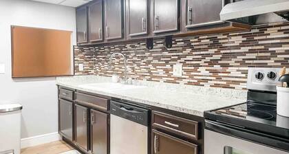 Lovely Guest Room in Refined Townhouse - No. 2