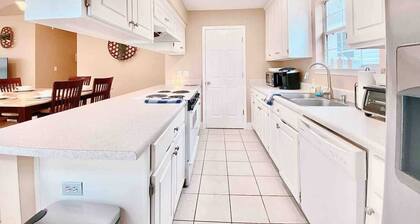 Bright & Spacious Getaway in Lovely NE Tallahassee