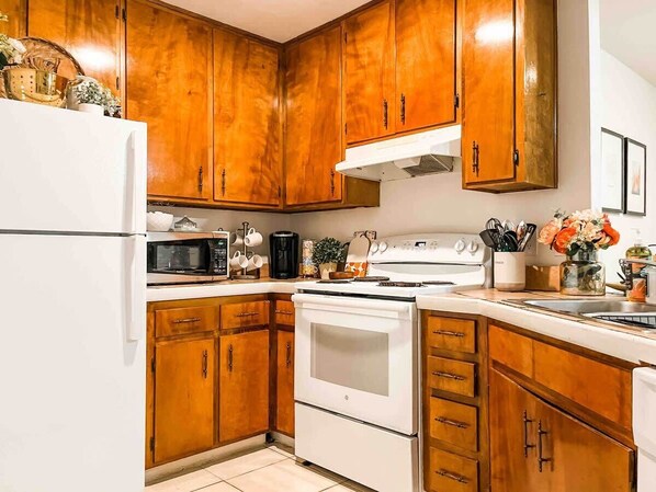 Fridge, microwave, oven, stovetop