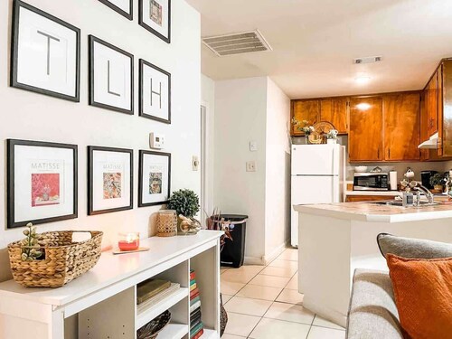 Cozy Canopy Cottage tucked away - East Tallahassee