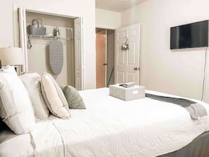 3 bedrooms, iron/ironing board, WiFi, bed sheets