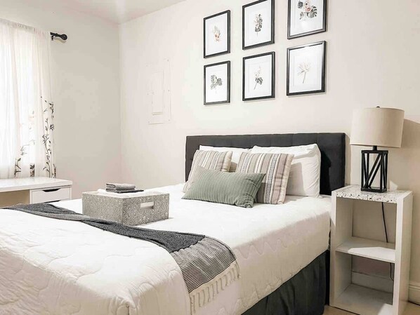 3 habitaciones, tabla de planchar con plancha, wifi y ropa de cama 