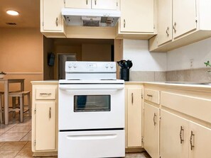 Refrigerador, horno, parrilla de estufa y lavavajillas