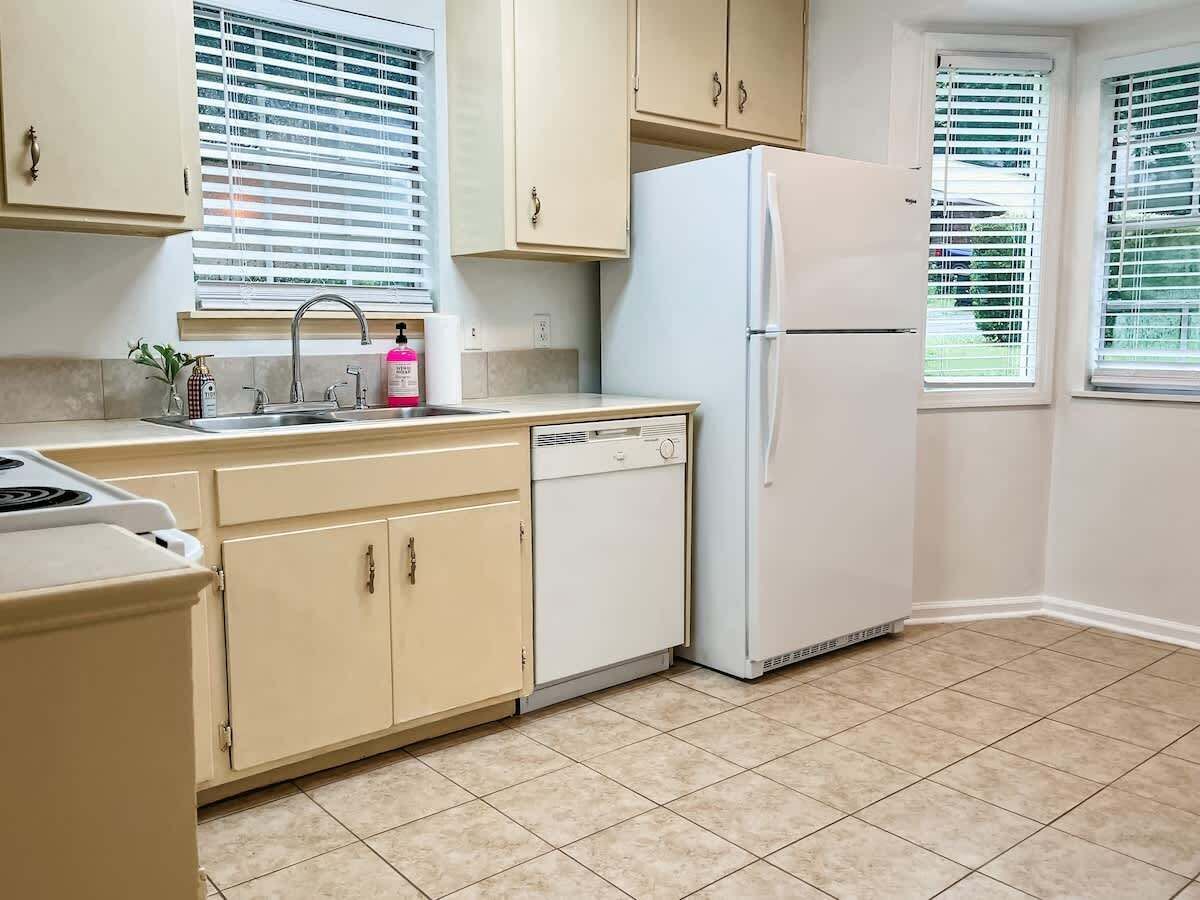 Jääkaappi, uuni, liesi, astianpesukone