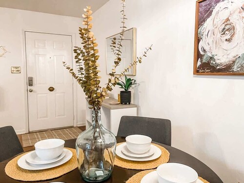 Tally Town Gem: 2BR/2BA Townhome, Sleeps 6!