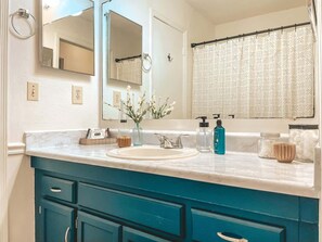 Douche, sèche-cheveux