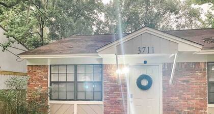 Serene, Private Two Bedroom Townhouse in East TLH