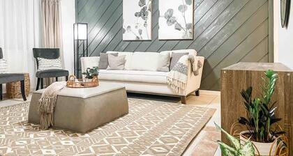 Serene, Private Two Bedroom Townhouse in East TLH