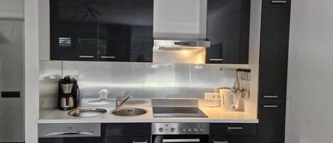 Køleskab, mikrobølgeovn, ovn, opvaskemaskine