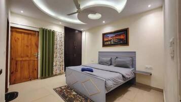 2 bedrooms, internet, bed sheets