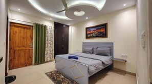2 bedrooms, internet, bed sheets