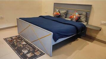 2 bedrooms, internet, bed sheets