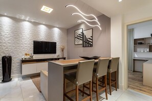 Dining - Fully equipped apartment in a prime Lapa location. (Rio de Janeiro)