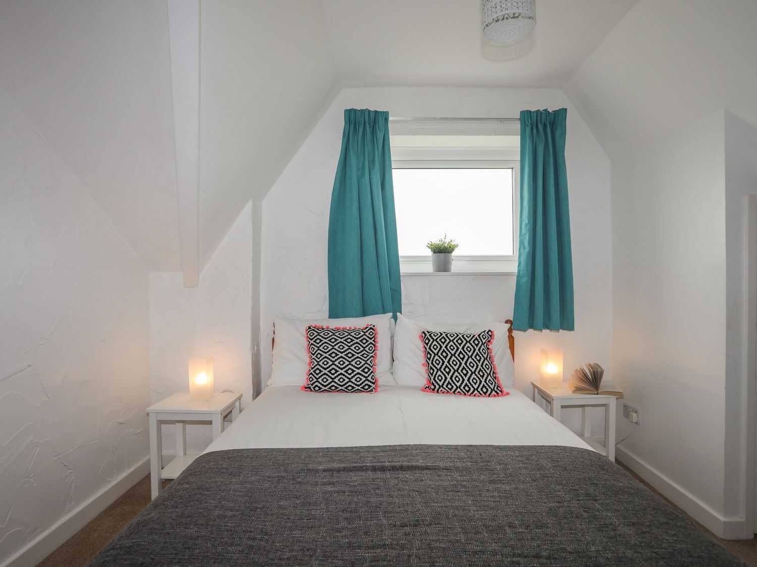 2 bedrooms, individually decorated, individually furnished, free WiFi