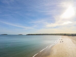 Una playa cerca