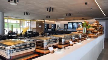 Apartemen Deluks | Tempat makan