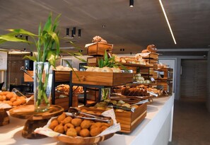 Deluxe Apartment | Dining