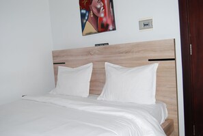 Desk, laptop workspace, soundproofing, free WiFi - Hôtel SAPY (Témédja)