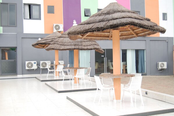 Poolside bar