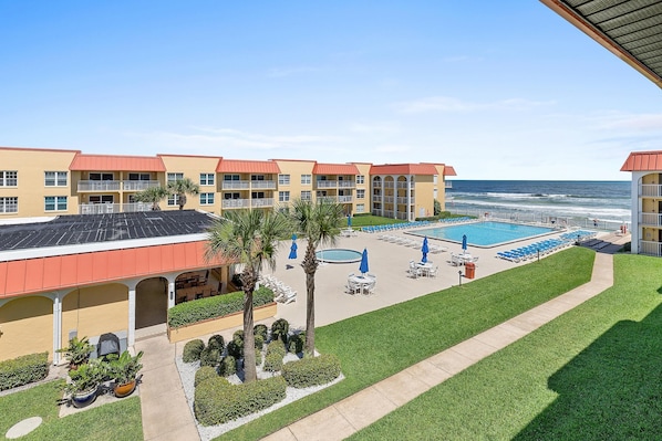 Condo, Plusieurs lits (Point East 320) | Piscine | Piscine chauffée