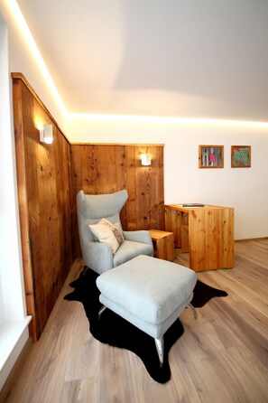 Interior - Apartment 'Holzwieb' with Private Terrace, Shared Garden and Wi-Fi (Unterkirnach)