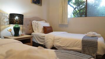 4 quartos, escrivaninha, ferros/tábuas de passar roupa, Wi-Fi