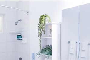 Hårtørrer, håndklæder, Sæbe, Toiletpapir