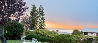Cozy Garden 4BR/1BA Lower Unit w/ Ocean Views
