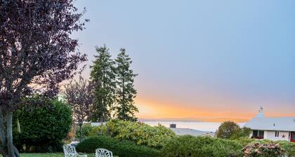 Cozy Garden 4BR/1BA Lower Unit w/ Ocean Views