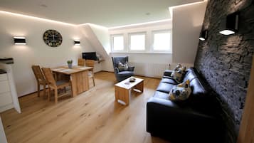 TV, DVD player, ping pong, stereo