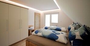 2 bedrooms, WiFi, bed sheets