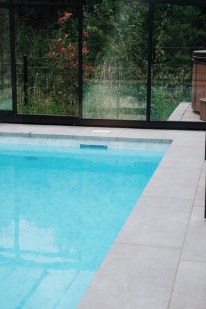 บ้านพัก | สระว่ายน้ำ | สระว่ายน้ำในร่ม, สระว่ายน้ำกลางแจ้ง