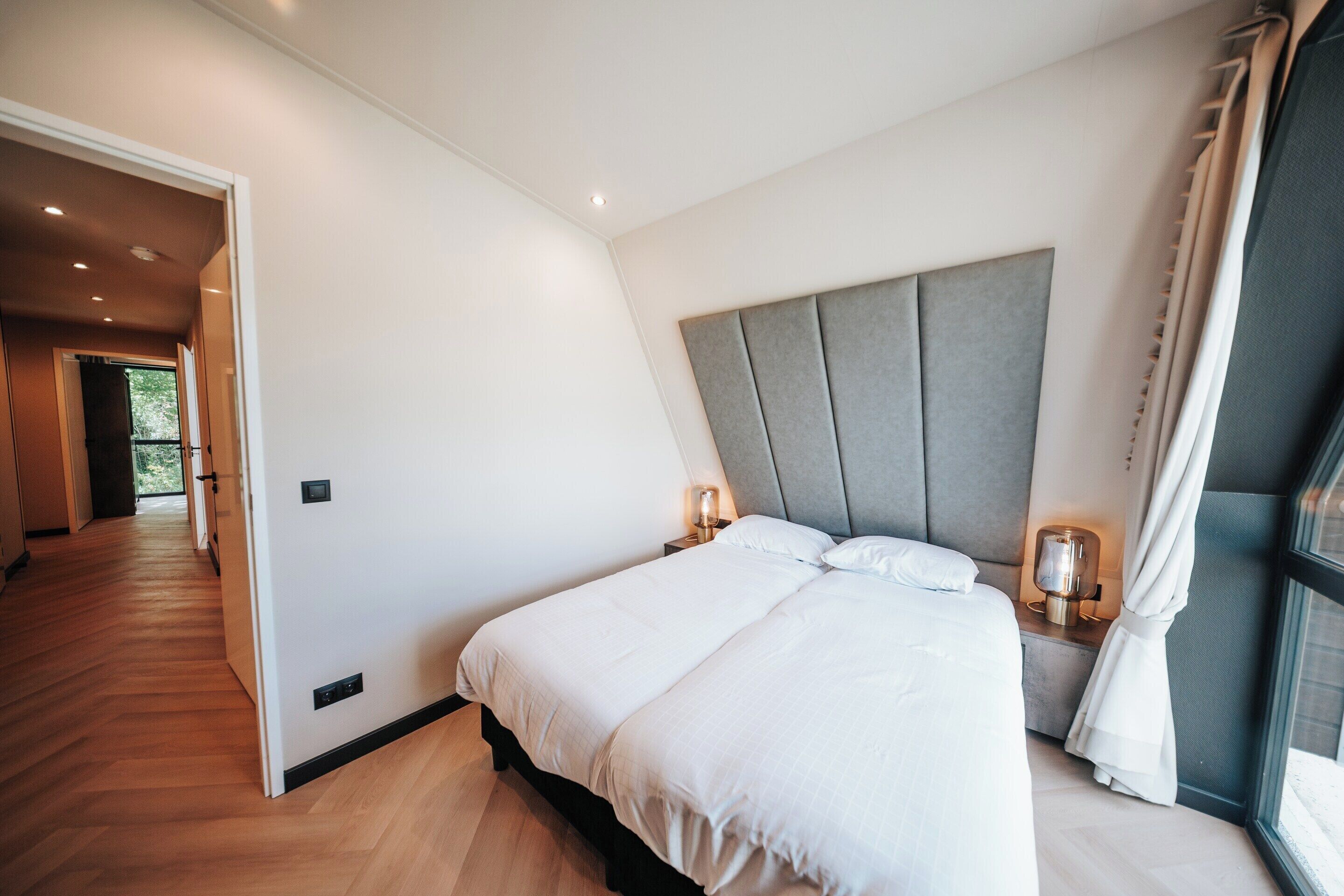 8 عدّة غرف نوم وملاءات أسرّة